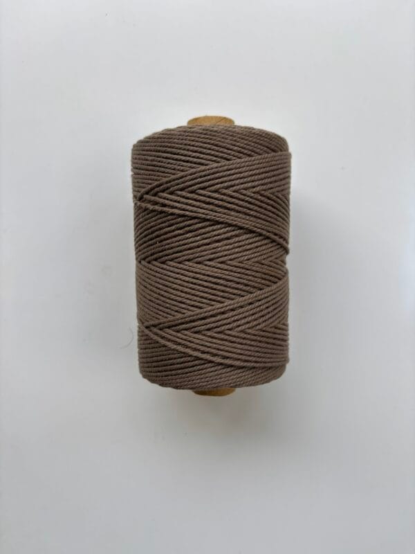 Almond Frost 2mm Twisted